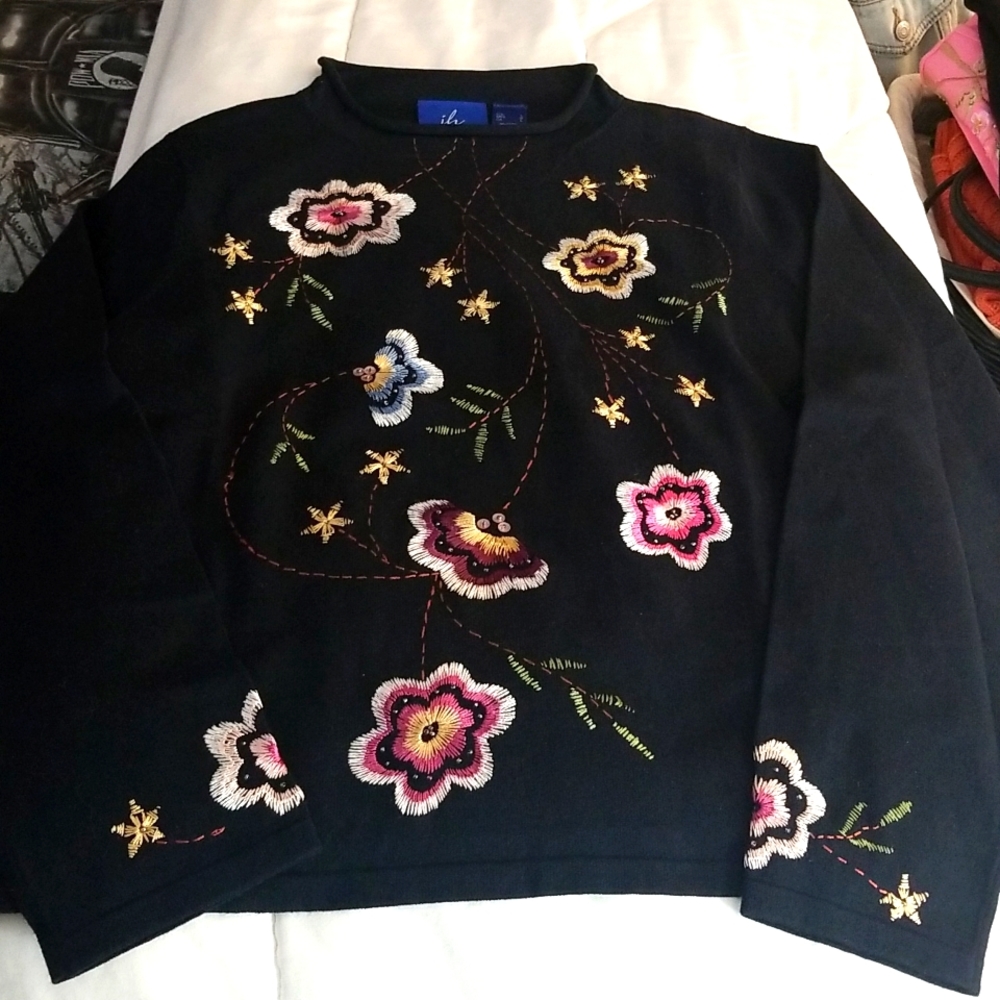 Embroidered crop sweater